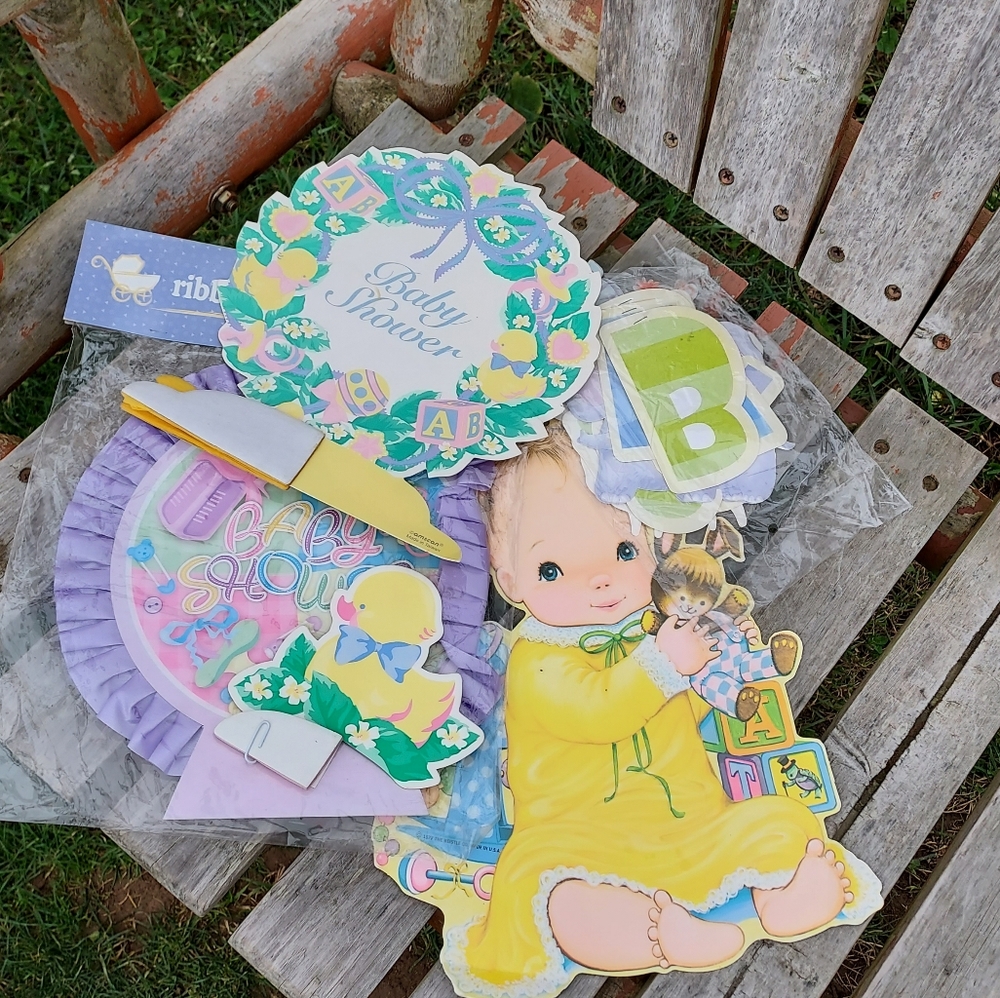 🙂 Vintage Bundle of Baby Shower Decorations.